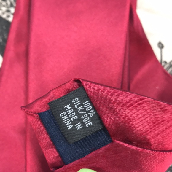💥 MICHAEL KORS Silk Solid Burgundy Neat Tie - Picture 6 of 7